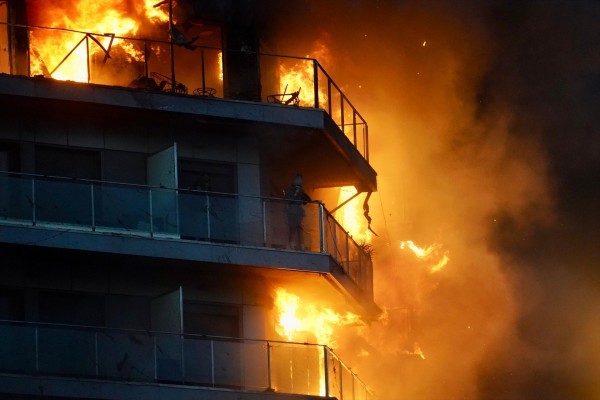 Varios familiares de víctimas del incendio de Campanar piden imputar al jefe de bomberos
