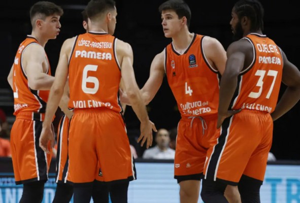 Valencia Basket estrena liderato en la complicada pista de UCAM Murcia