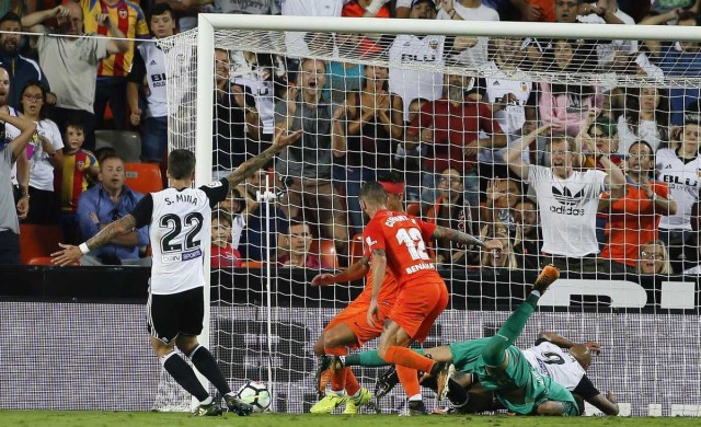 FINAL | (5-0) El Valencia CF golea al Málaga y 'duerme' en Champions