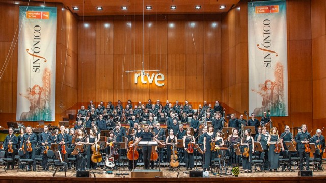 La Banda Primitiva de Llíria reconoce a la Orquesta y Coro RTVE con el Premio 'Pare Antoni 2024'