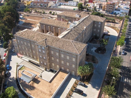 Empresarios y chefs unidos en una causa solidaria: la Navidad de Coec, en el centro Hermanitas de los Pobres de Cartagena