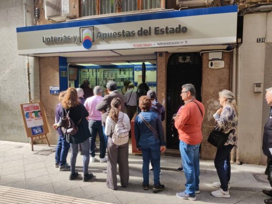La solidaridad se cuela en la lotería de la Región: es la comunidad donde más se comparte el premio  