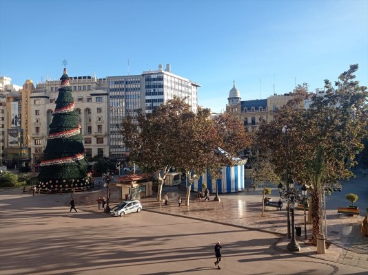 El acceso a la plaza del Ayuntamiento se cerrará al tráfico los fines de semana de Navidad y los previos