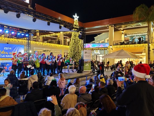 Navidad multicultural y con un gesto solidario en La Zenia