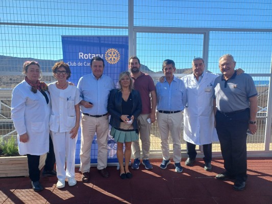La solidaridad en sintonía: radios para humanizar las estancias en Psiquiatría, el último proyecto del Rotary Club en el hospital de Santa Lucía

