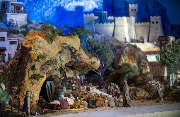 La Diputació exhibe un belén de Navidad que logró salvarse de la Dana en un almacén en Alfafar
