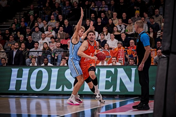 El Valencia Basket y el Tenerife se juegan el liderato en la Fonteta
