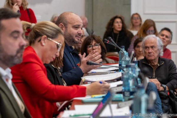 El PSOE acusa a la alcaldesa de Cartagena de imponer la política del 