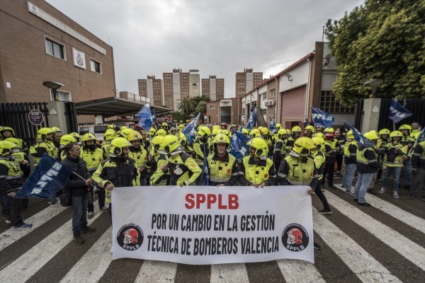Bomberos de València exigen el relevo de la dirección tras la dana: 