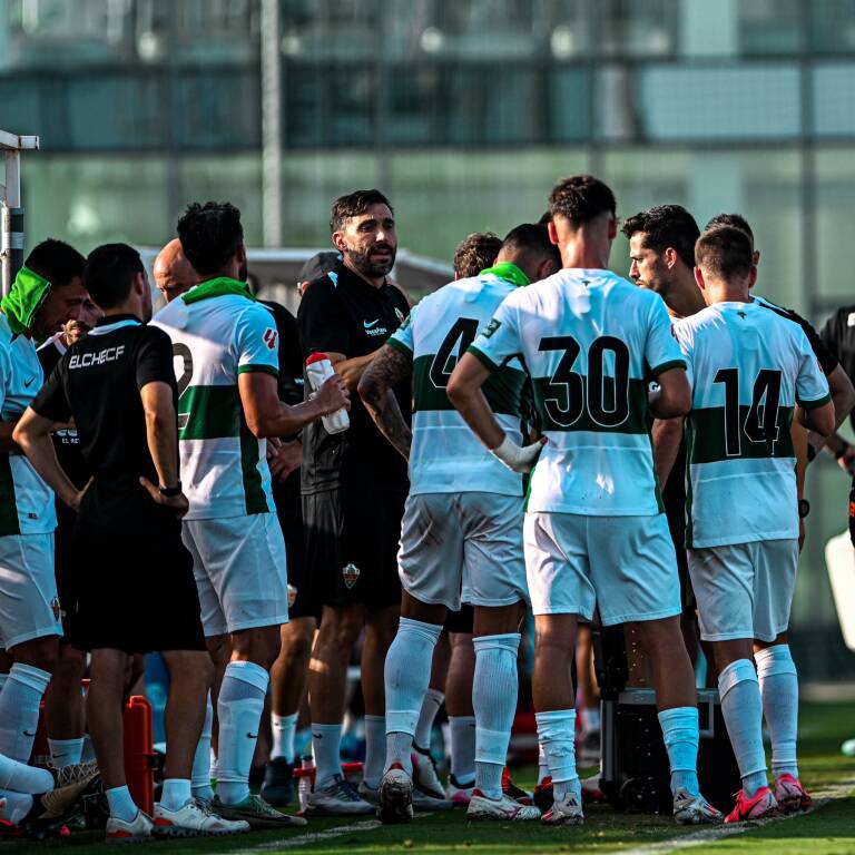 Óscar Plano, única ausencia del Elche que ya prepara la visita al Eldense