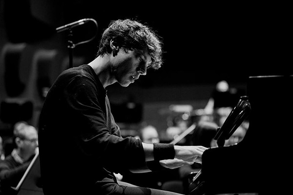 L'Auditori de Castelló acull el concert del pianista luxemburgués Francesco Tristano Schlime