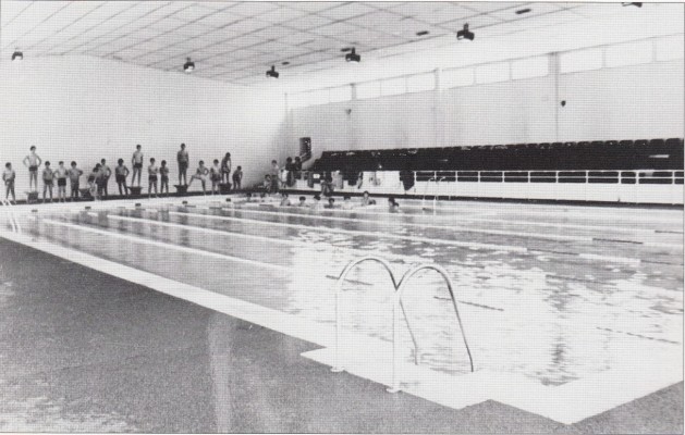 La primera piscina cubierta de Murcia (y la inauguración de nunca acabar)