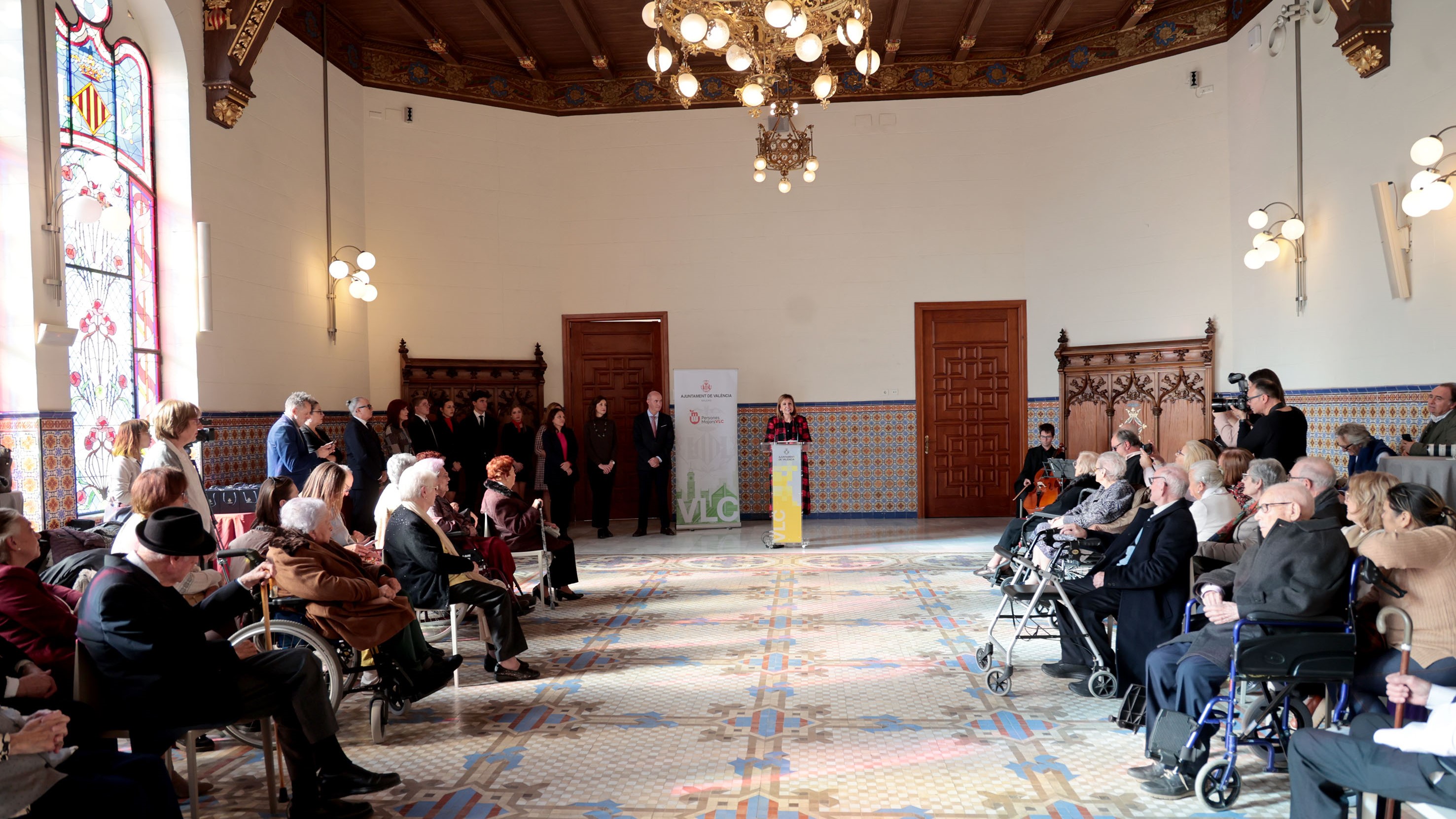 València homenajea a 34 valencianos centenarios con motivo de la Semana de los Mayores
