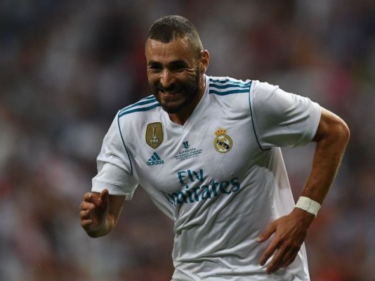 Benzema renueva con el Real Madrid hasta 2021