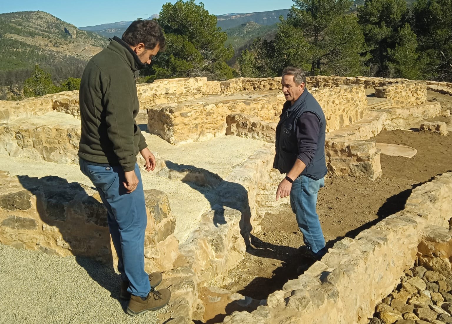 Montán descubre nuevas habitaciones en el Monte Calvario con hallazgos de hornos y cerámica

