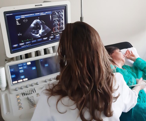 Crean un sistema para predecir y clasificar el riesgo de sufrir eventos cardiovasculares en mujeres
