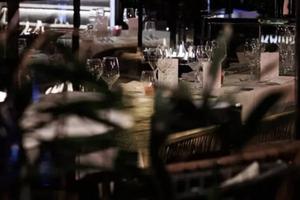 Un 54% de los ciudadanos no celebrará comidas o cenas de Navidad en restaurantes en la Comunitat