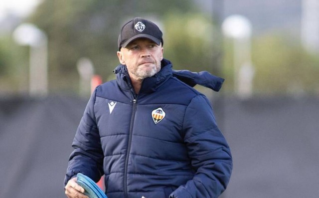 El CD Castellón tira de oficio para arrancar un valioso empate en Albacete