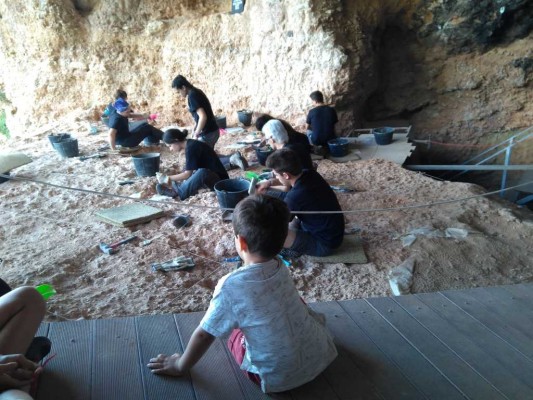 El Museu de Prehistòria de València finalitza la campanya d'excavacions a la Cova de Bolomor