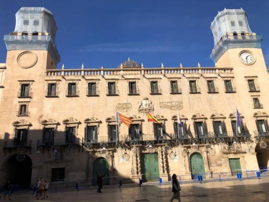 El PSOE de Alicante exige transparencia en la reparación de emergencia del Ayuntamiento