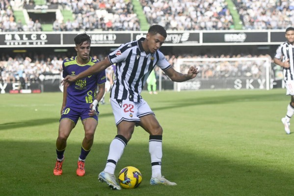 Chirino, sancionado por acumulación de tarjetas, se perderá el partido ante el Cartagena 