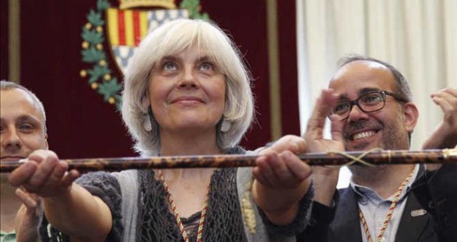La alcaldesa de Badalona no declarará ante la Fiscalía y llama a movilizarse