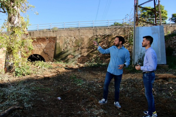 Castelló acelera la limpieza de sus cauces y actúa a la vez en el Riu Sec, barranco del Sol y el Barranquet
