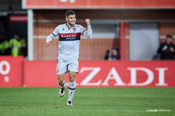 Andrés García remata su buen estado de forma con su segundo gol como profesional