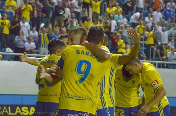 Un gol de Barral da el pase al Cádiz a la siguiente ronda