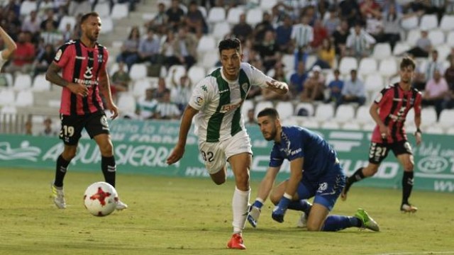 El Tenerife conquista El Arcángel y se mete en dieciseisavos