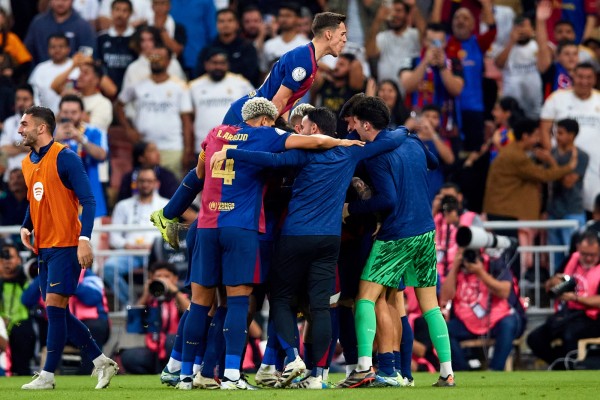El Barcelona conquista la Supercopa goleando al Real Madrid