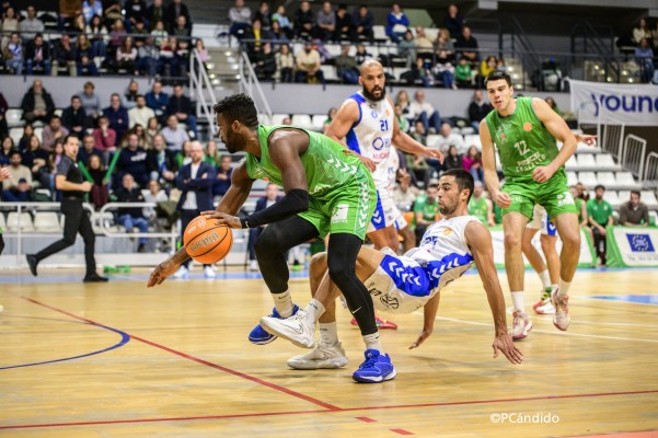 El Amics Castelló impone su ley ante el HLA Alicante gracias a una gran primera parte
