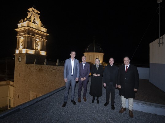 Xilxes ilumina su iglesia por el 400 aniversario del hallazgo del Cristo de la Junquera

