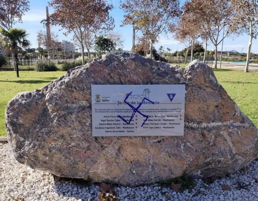 Indignación en Águilas por la pintada de una esvástica nazi en el Jardín de la Memoria