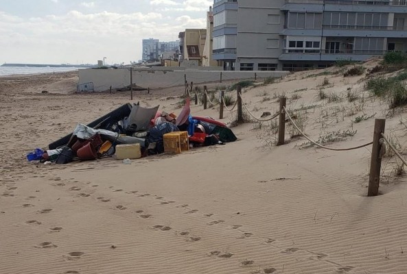 Bernabé asegura que las playas se podían haber limpiado 