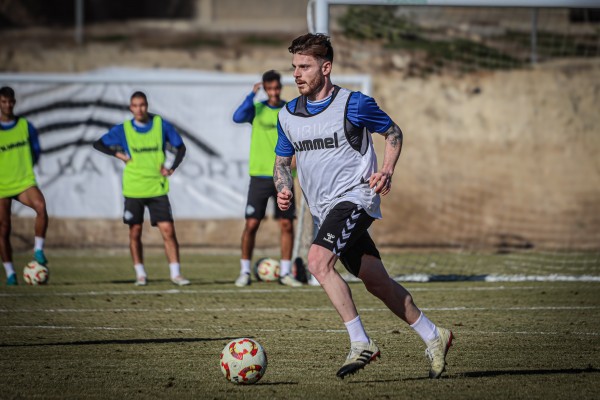El Intercity ficha al lateral Diego Caballo y prescinde de Ekaitz Jiménez
