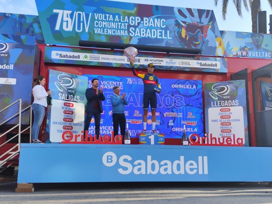 Orihuela patrocinará la Vuelta Ciclista CV con 140.000 euros hasta 2027 para atraer turismo