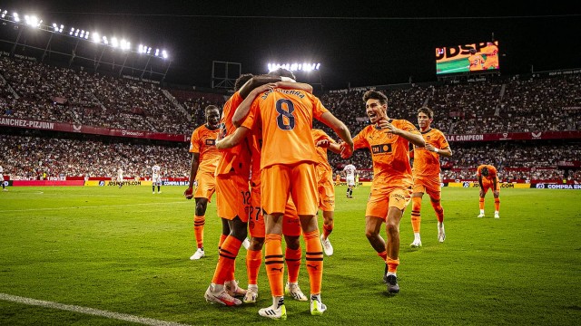 El Valencia CF busca resurgir en Sevilla tras su peor arranque liguero de la historia