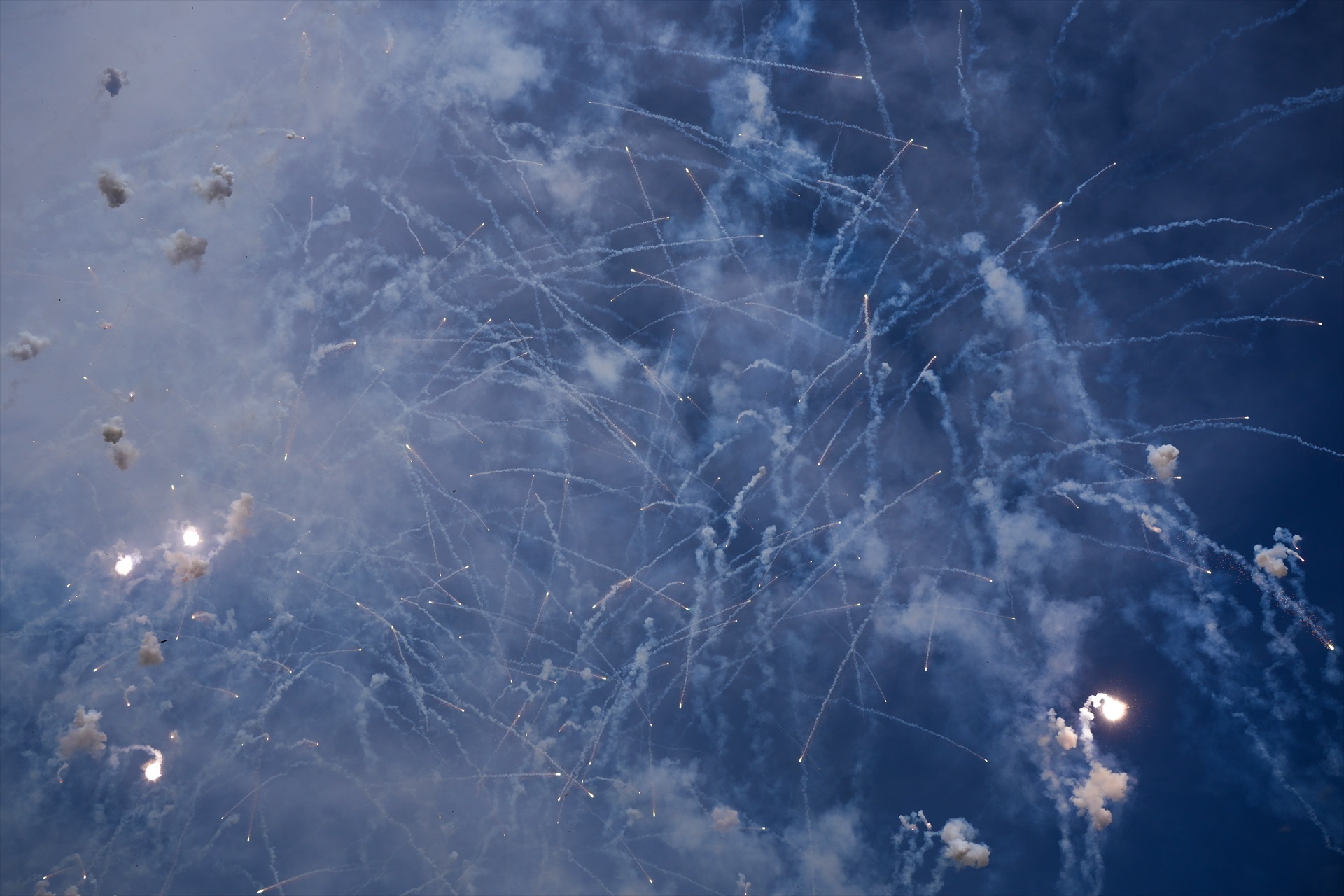 Pirotecnia del Mediterráneo destinará a las comisiones afectadas por la Dana 1 euro por cada caja de tro de bac vendida