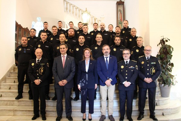 Castelló refuerza su Policía Local con la toma de posesión de 13 oficiales y 5 agentes

