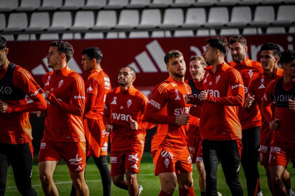El Real Murcia jugará en Antequera por el liderato con la sensible baja de Alberto González 