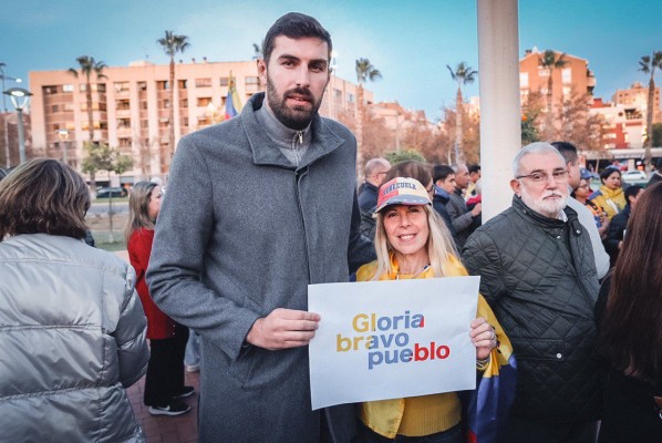 Antelo se une a la marcha de 200 personas en Murcia contra 