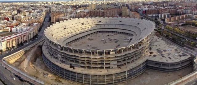 El Valencia retoma tras 16 años el Nou Mestalla, al que fía su viabilidad y que crea dudas
