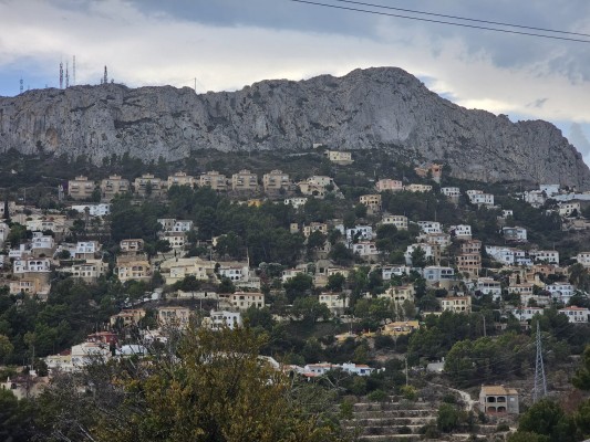 Aguas de Calpe invertirá casi 800.000 euros en renovar la red de la zona de Maryvilla y Mascarat