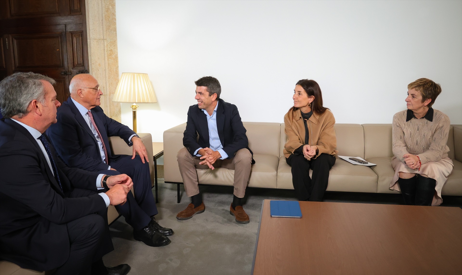 La Generalitat y el Banco Sabadell estudian nuevas líneas de ayuda para los afectados por la Dana