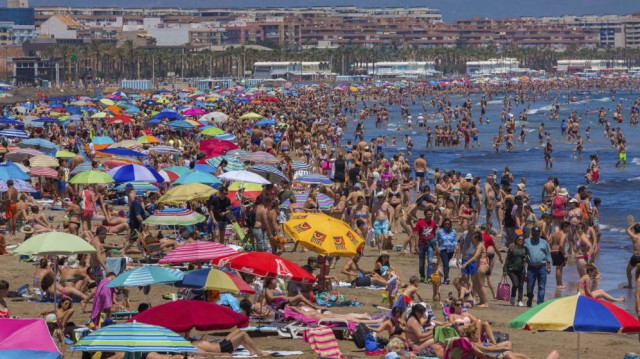 Los valencianos gastaron una media de 893 euros en sus vacaciones de verano, 29% mas que en 2016
