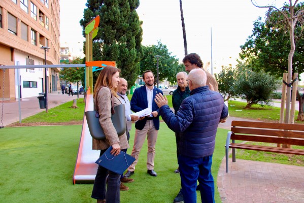Castelló adecúa la zona de juegos infantiles en la avenida del Mar para ganar en seguridad