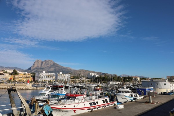 Los pescadores de la Vila Joiosa comienzan su año laboral con 