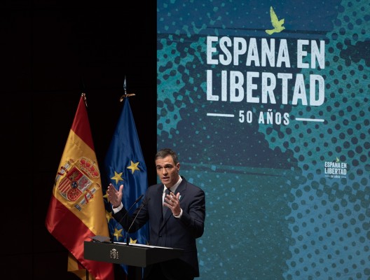 Sánchez critica a quien busca que el franquismo se olvide y avisa de que la libertad se puede 