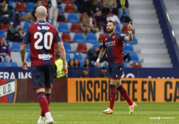 Morales, con 76 goles, ya es el máximo anotador en la historia del Levante
